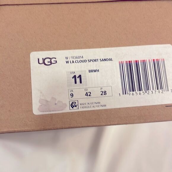 UGG LA CLOUD SPORTS SANDALS.  NEW IN BOX - Picture 14 of 14